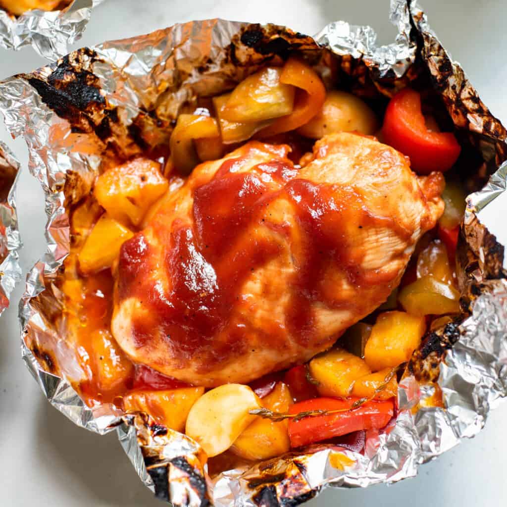 Pineapple BBQ Chicken Foil Packets - easydinnerrecipes.com