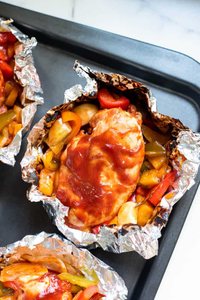 Pineapple BBQ Chicken Foil Packets - Easydinnerrecipes.com