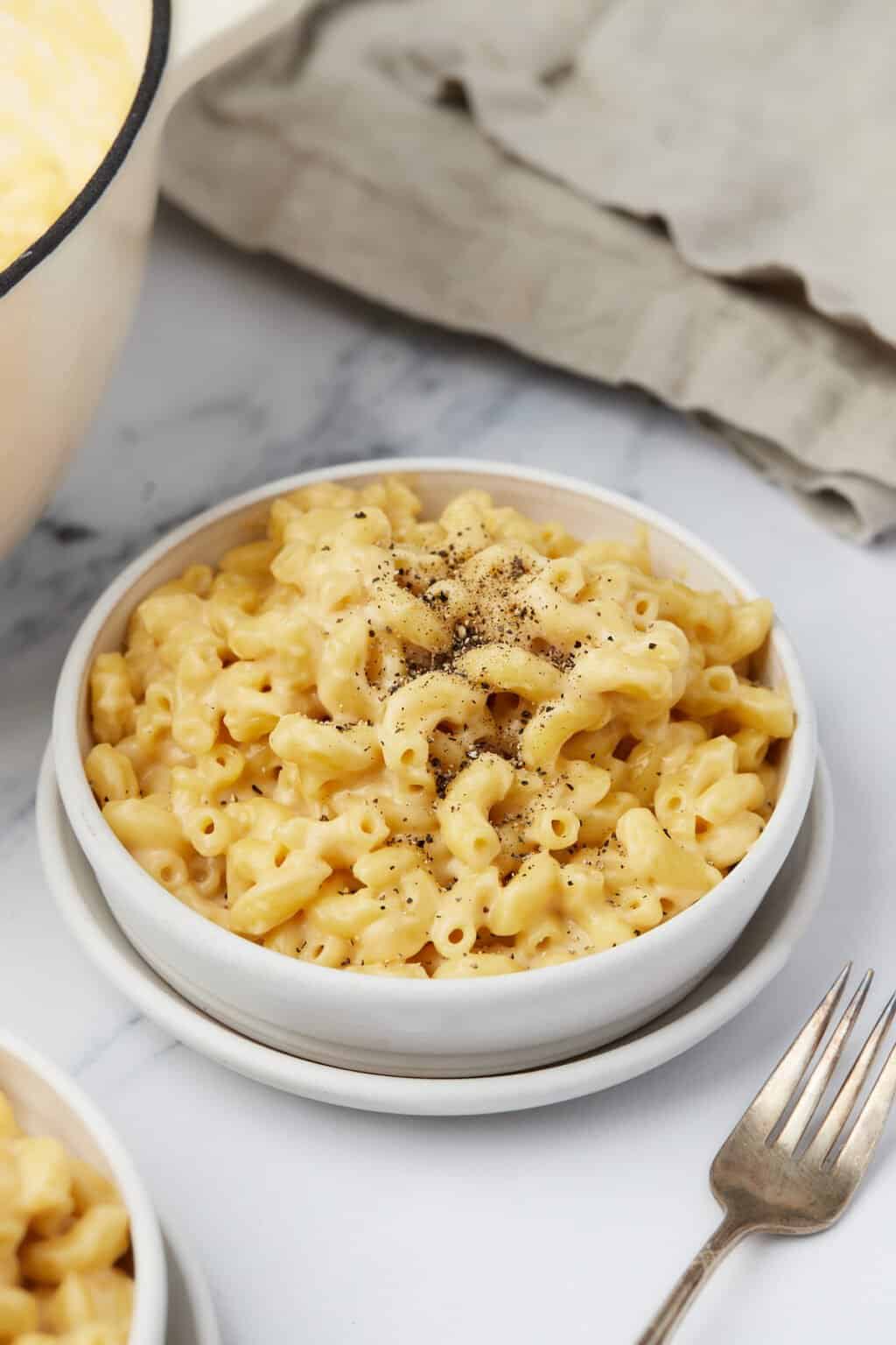 Creamy Stovetop Mac and Cheese | Easy Dinner Recipes