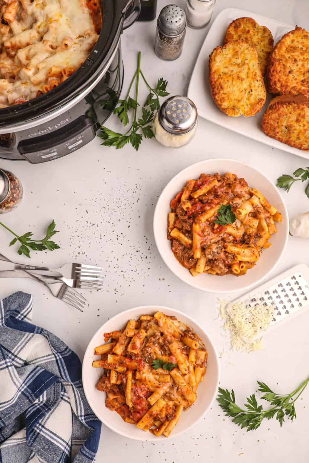 Easy Crock Pot Baked Ziti