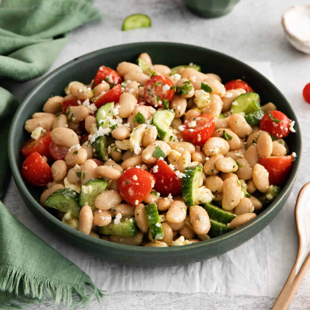 Mediterranean White Bean Salad - easydinnerrecipes.com